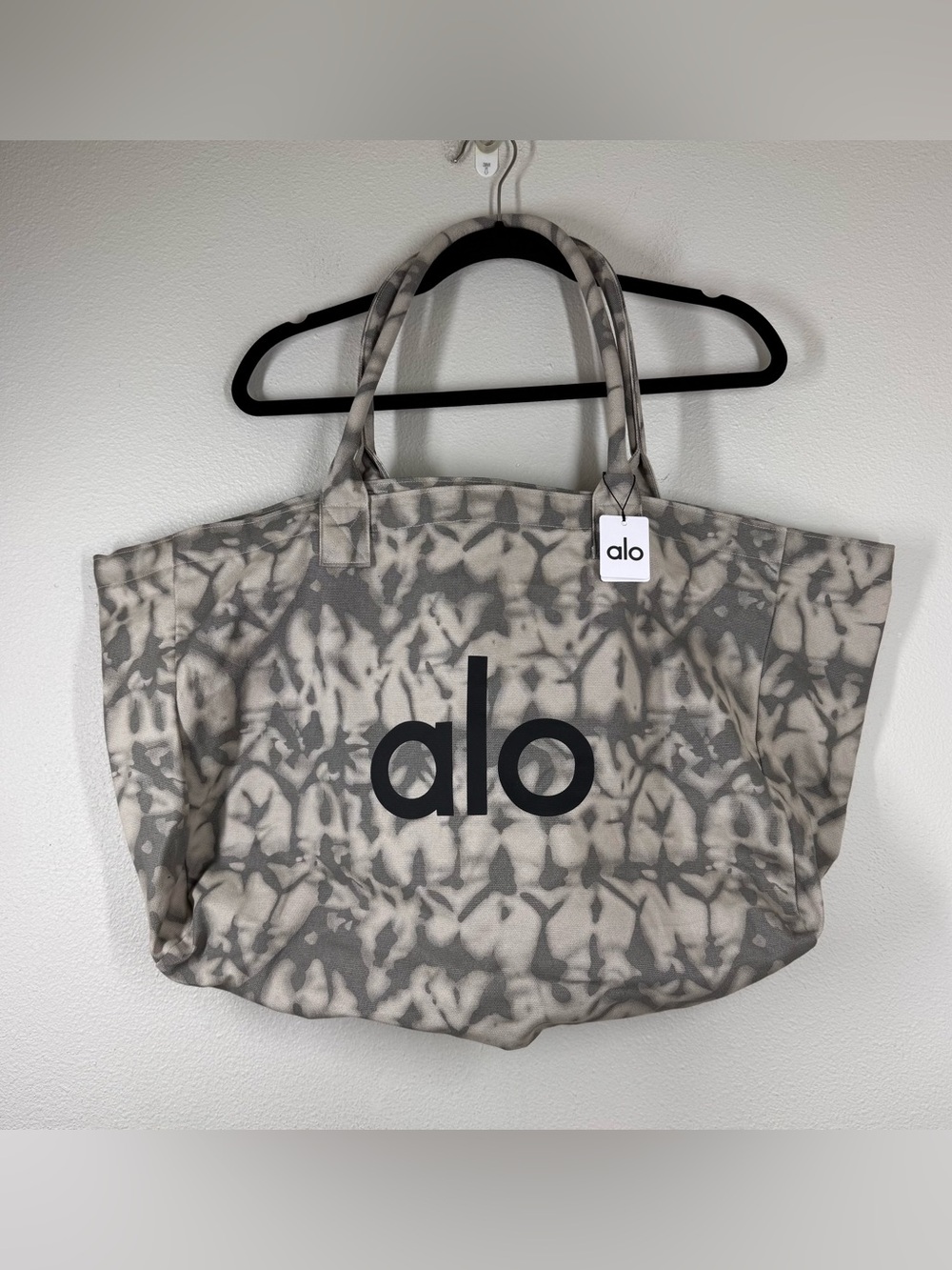 NWT ALO Yoga Patterned Gray Tote Bag